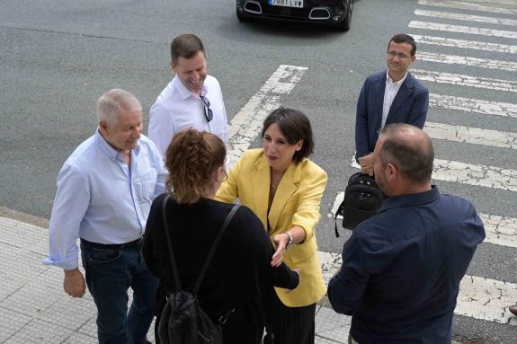 Imaxe da nova:Lorenzana reúnese con representantes veciñais de Cerceda para recoller as súas demandas sobre o desenvolvemento enerxético e indust...