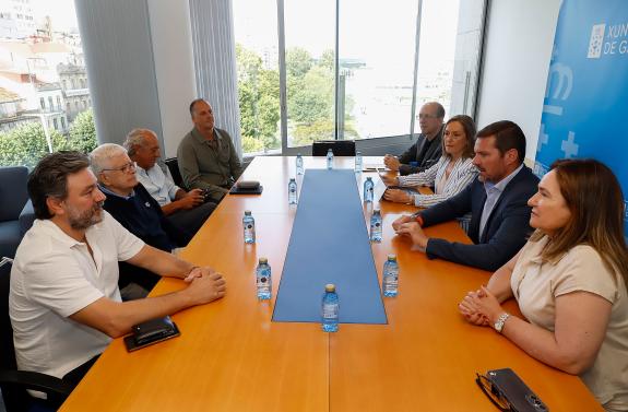 Imagen de la noticia:Xunta y Diputación abordan con el equipo de César Portela la futura obra del Teatro Cine Fraga