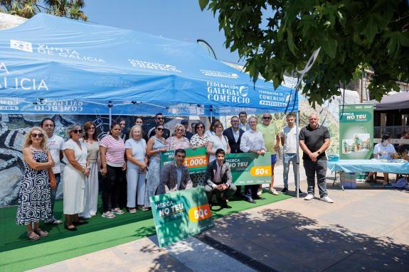 Imagen de la noticia:La Xunta destaca en A Guarda la importancia de apoyar el comercio local a través de iniciativas como la campaña Compra en tu...