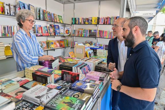 Imaxe da nova:Anxo M. Lorenzo destaca en Rianxo o papel das feiras do libro como instrumento dinamizador da lectura