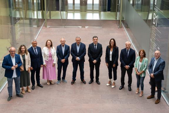 Imagen de la noticia:La Xunta refuerza la I+D+i de las cuatro fundaciones de investigación sanitaria de Galicia con una inyección de cerca de 2 M...