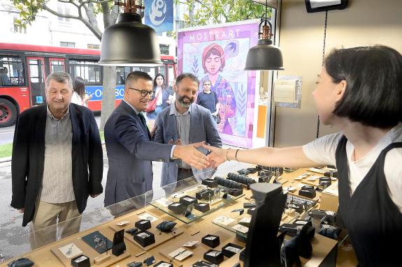 Imagen de la noticia:La Xunta destaca el papel de la feria Mostrart en el impulso del sello Artesanía de Galicia y de la apuesta por la atracción...