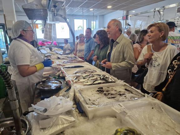 Imagen de la noticia:O delegado territorial de Pontevedra destaca o éxito do Bono Peixe que xa conta con preto de 1.400 descargas no concello de ...