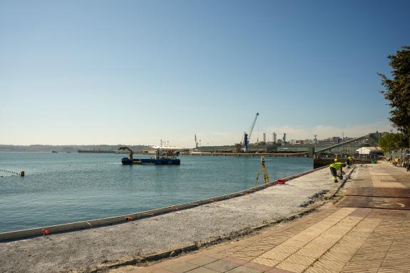 Imaxe da nova:A Xunta comeza a instalación dos pantaláns da estrutura flotante do Parrote, na Coruña