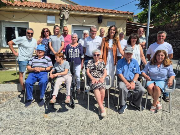 Imagen de la noticia:La Xunta apoya las mejoras en el local social de la asociación de vecinos y cultural O Sarillo de Gomesende