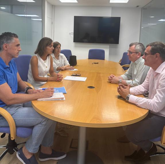 Imagen de la noticia:La Xunta aborda con Fegataxi de A Coruña la situación del sector por la convivencia con los servicios VTC e incide en la com...