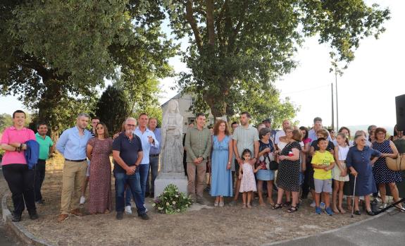 Imagen de la noticia:La Xunta cede al Ayuntamiento de Moraña una escultura de Santa Lucía realizada por el CIFP Cantería de Galicia