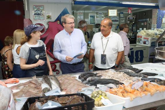 Imaxe da nova:Manuel Pardo subliña a contribución do programa Bono Peixe da Xunta a prol do consumo de marisco e peixe fresco galego en Ourense