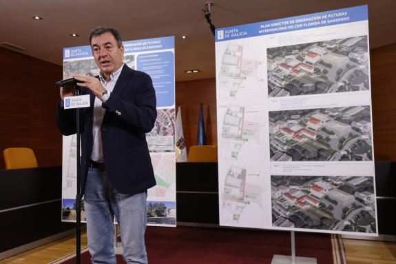 Imagen de la noticia:Román Rodríguez anuncia un plan de obras de 4,3 M€ para renovar las instalaciones del colegio de la Florida, en Sanxenxo