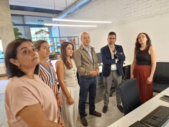 Imaxe da nova:A Xunta pon á empresa Pontecerca como exemplo de aposta pola empregabilidade feminina e da mocidade