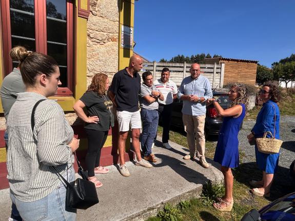 Imagen de la noticia:La Xunta apoya con más de 146.000 euros a la mejora de locales y equipaciones de dieciséis entidades vecinales a través del ...