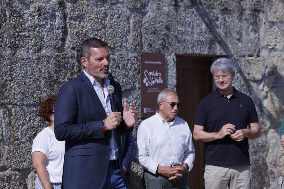 Imaxe da nova:López Campos destaca a importancia de Adro Vello “para entender como foi evolucionando Galicia ao longo dos séculos”