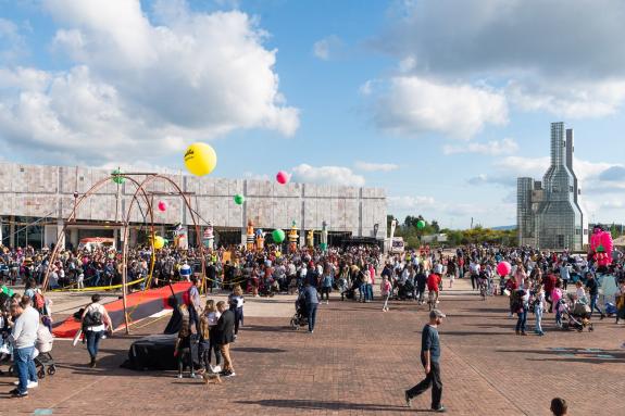 Imaxe da nova:A Xunta celebrará no Gaiás a recta final do verán cunha ‘Cidade imaxinaria’ ateigada de xogos, maxia e espectáculos en familia
