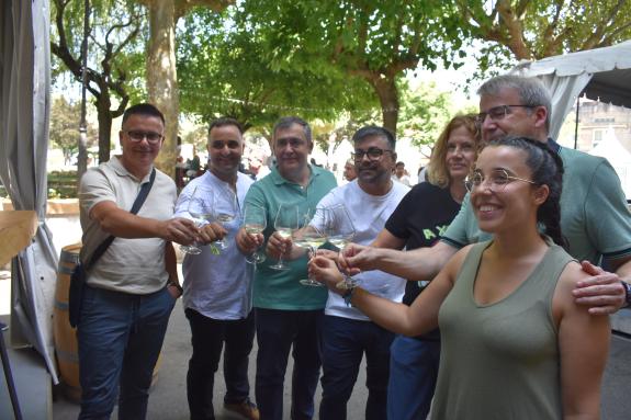 Imagen de la noticia:La Xunta apoya en la Feria del Viño de Monterrei al sector vitivinícola como generador de empleo y riqueza en la provincia d...