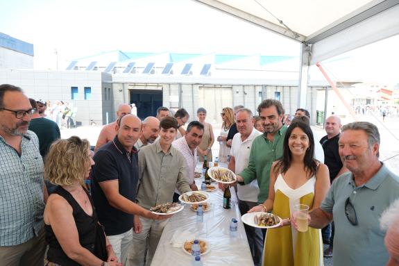 Imaxe da nova:Diego Calvo enxalza a calidade da navalla como produto emblemático das rías galegas