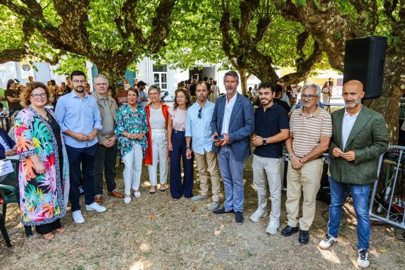 Imaxe da nova:Villaverde acompaña á confraría de pescadores de Carril no 30 aniversario da Festa da exaltación da Ameixa de Carril