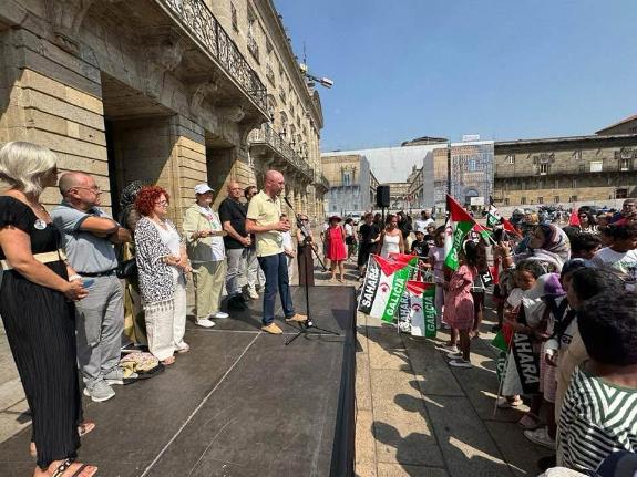 Imagen de la noticia:La Xunta participa en el encuentro de las familias que durante el verano acogieron 305 niños saharauis, en el marco del prog...