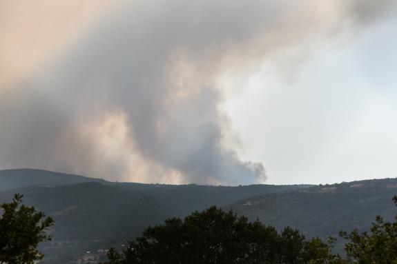 Imaxe da nova:A Xunta emite recomendacións sanitarias para protexer á poboación fronte ao fume e as cinzas dos incendios forestais