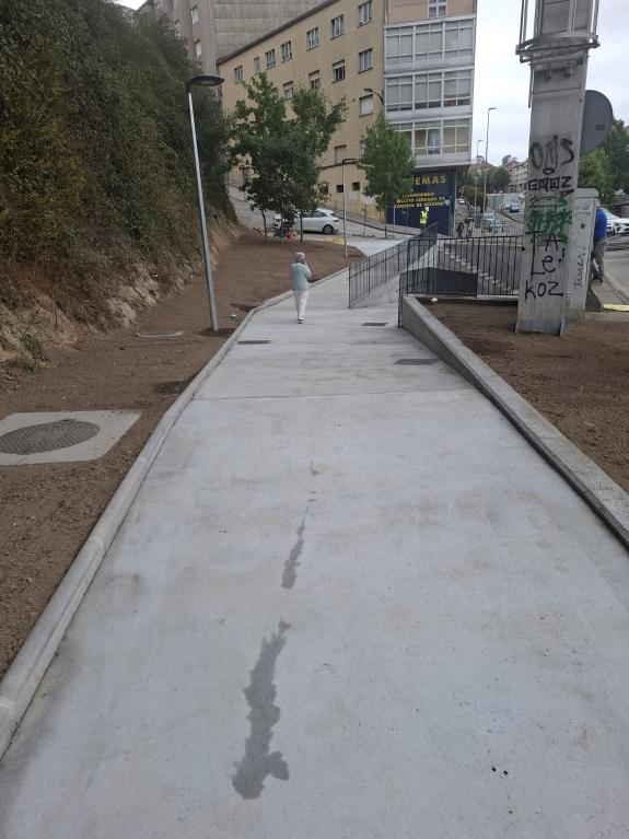 Imaxe da nova:A Xunta completa a senda entre a intermodal de Santiago e San Caetano coa posta en servizo do paso inferior baixo a SC-20 e as nova...