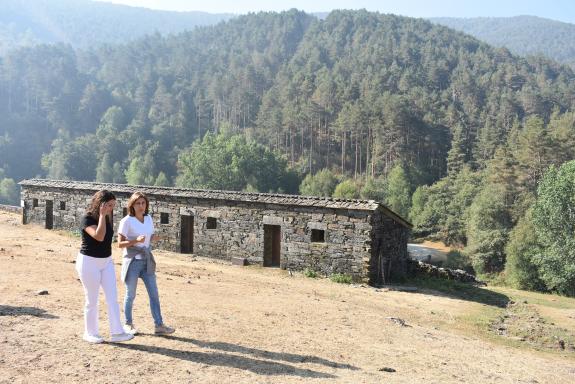 Imaxe da nova:A Xunta salienta o traballo realizado polos axentes e o dispositivo de extinción para protexer o Parque Natural do Invernadeiro dos...