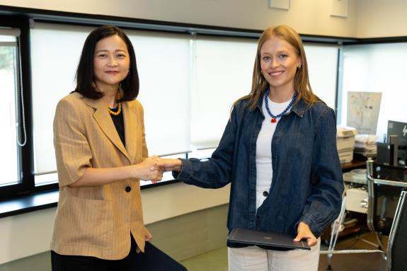 Imaxe da nova: A Xunta continúa a adherir entidades ás vantaxes que ofrece o Carné Xove coa incorporación de Ikea