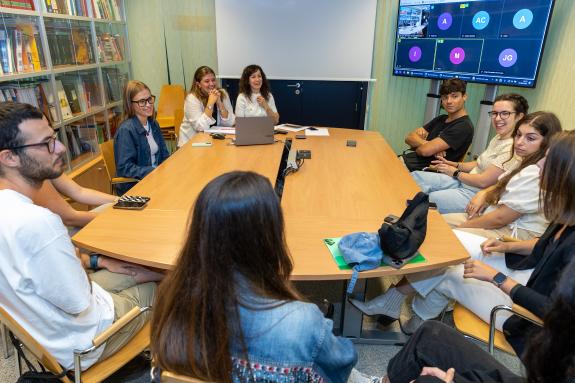 Imaxe da nova:Lara Meneses reúnese coa mocidade participante no programa da Xunta de intercambio xuvenil con Xapón