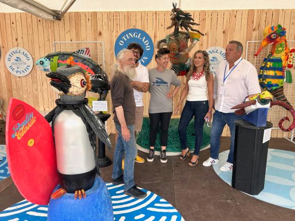 Imagen de la noticia:La delegada territorial de la Xunta anima estos días a visitar el mercado de segunda mano O Tinglado, en el marco del campeo...