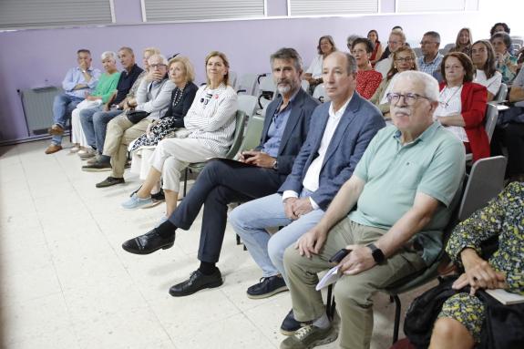 Imaxe da nova:A Xunta felicita ao instituto Castro Alobre no 50 aniversario da primeira promoción do bacharelato unificado