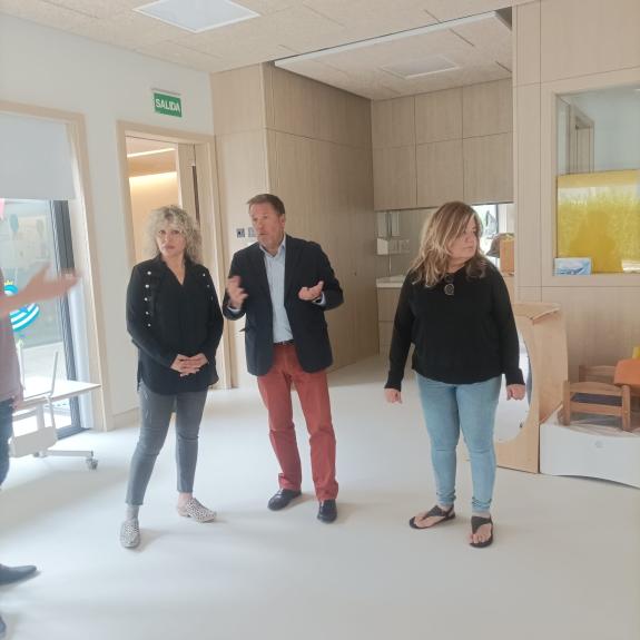 Imaxe da nova:A Xunta comproba as melloras realizadas este verán nas escolas infantís de Cambre da rede pública autonómica