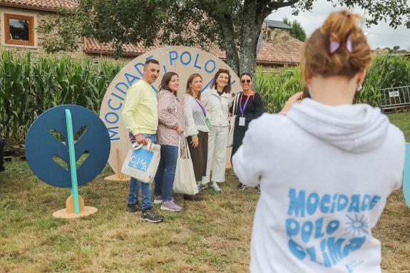 Imaxe da nova:A Xunta difunde no Festival da Luz as actividades de  ‘Van polo Clima’ para sensibilizar á mocidade sobre os retos ante o quecement...