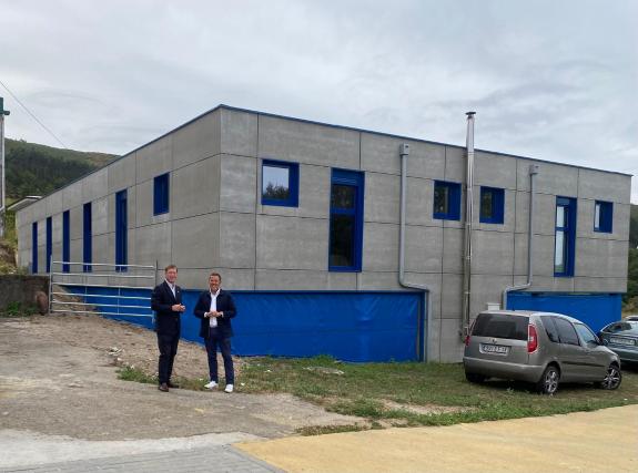 Imagen de la noticia: La Xunta financiará el acondicionamiento del bajo y de la parcela exterior del nuevo centro de día y hogar residencial de l...