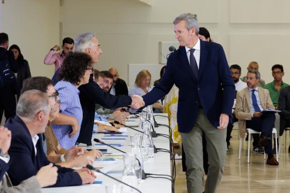 Imagen de la noticia:La Xunta tiende la mano a los ayuntamientos afectados por los incendios para responder a sus necesidades con la máxima agili...