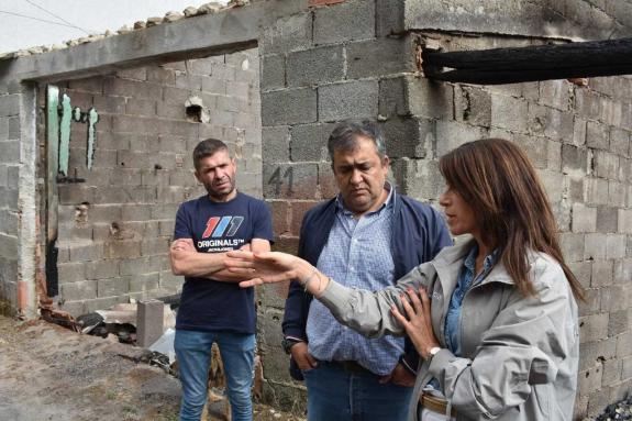 Imaxe da nova:A Xunta recibe as primeiras solicitudes de axuda para a reconstrución das vivendas afectadas polos lumes