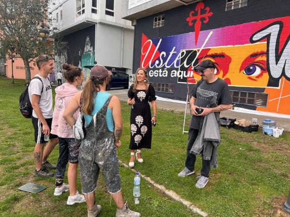 Imaxe da nova:A delegada da xunta en Ferrol asiste ao festival internacional de arte ‘Meninas de Canido’