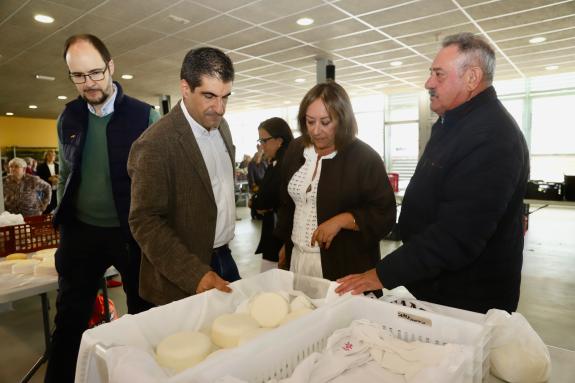 Imaxe da nova:A Xunta visita a Feira de Arzúa no marco da promoción deste tipo de citas que recolle o Plan Estratéxico do Comercio de Galicia 202...
