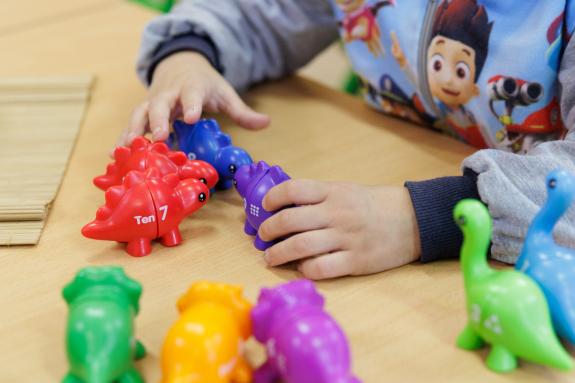 Imagen de la noticia:La Xunta invierte este curso más de 133 M€ en bolsas y líneas de apoyo a alumnos y familias de las que se benefician 421.000...