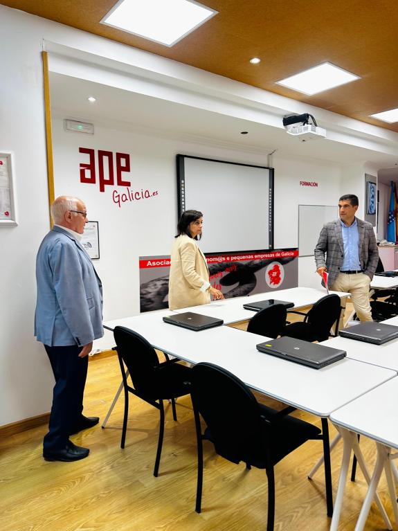 Imaxe da nova:A Xunta reforza a colaboración coa Asociación de Autónomos e Pequenas Empresas de Galicia no marco do Plan estratéxico do comercio ...