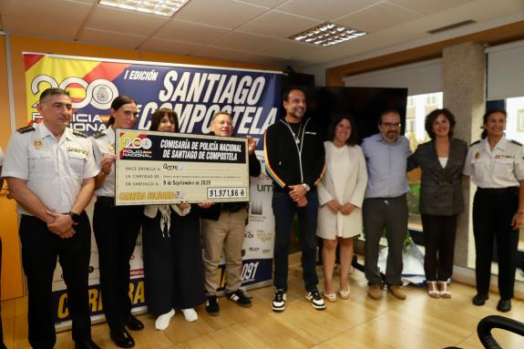 Imaxe da nova:A Xunta participa na entrega a ACEM do diñeiro recadado na Ruta Solidaria 091 organizada pola Policía Nacional