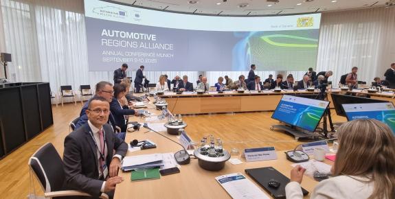 Imaxe da nova:A Xunta alerta do risco dunha parálise no sector da automoción e reclama a Europa pragmatismo para afrontar a transición cara o veh...