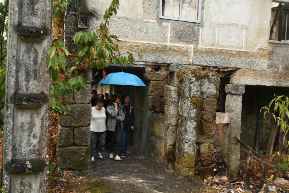 Imagen de la noticia:La conselleira María M. Allegue se reúne en Carballeda de Avia con vecinos afectados por los incendios