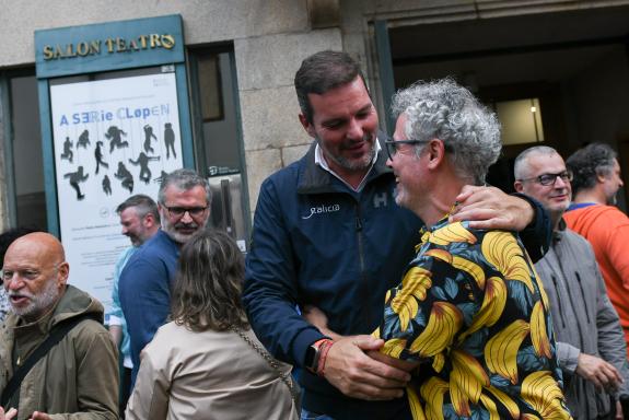 Imaxe da nova:O conselleiro de Cultura, Lingua e Xuventude asiste á estrea do espectáculo do Centro Dramático Galego ‘A serie clopen’