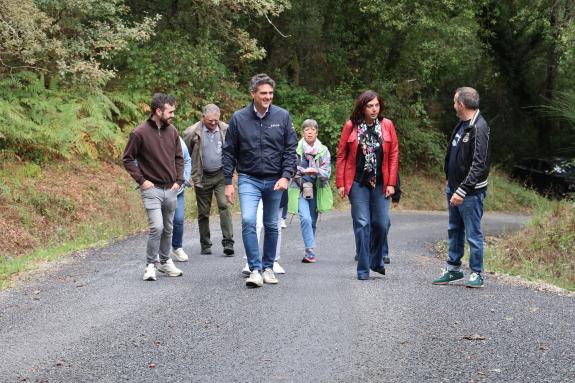 Imaxe da nova:A Xunta e a Mancomunidade de Montes de Orbazai colaboran para mellorar unha senda de acceso á ruta dos Muíños do río Mera