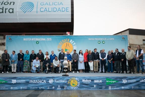 Imagen de la noticia:Rueda asiste a la entrega de los premios de la Regata Rey Juan Carlos I en Sanxenxo
