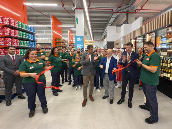 Imagen de la noticia:La Xunta pone en valor la presencia comercial de Vegalsa-Eroski en el territorio gallego