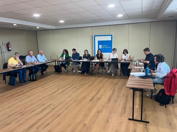 Imagen de la noticia:Villaverde aborda con el sector a modificación del decreto de artes y la nueva orden para regular la comercialización de los...