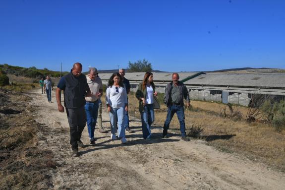 Imagen de la noticia:Medio Rural destaca en Vilariño de Conso el apoyo a las explotaciones ganaderas que se vieron afectadas por la ola de fuegos