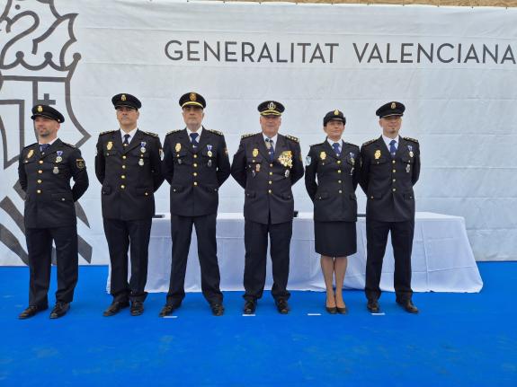 Imaxe da nova:O Grupo Operativo de Actividade Subacuática da Unidade de Policía Nacional Adscrita de Galicia recibe a medalla de prata ao mérito ...