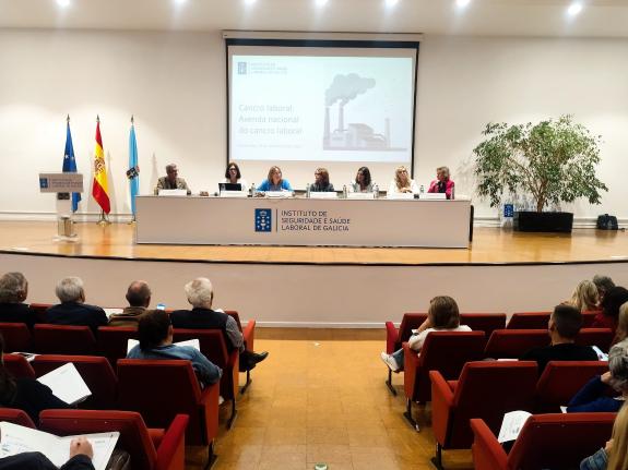 Imagen de la noticia:La Xunta aboga por la colaboración interinstitucional para impulsar la prevención del cáncer de origen laboral