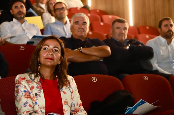 Imaxe da nova:Villaverde expón ante o sector que Galicia lle marcou o rumbo ao Goberno na defensa dun fondo específico e suficiente para a pesca