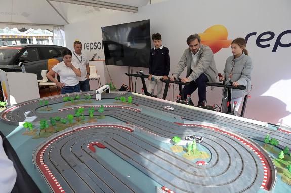 Imaxe da nova:Diego Calvo participa na entrega de premios da novena edición de Eco Rallye A Coruña